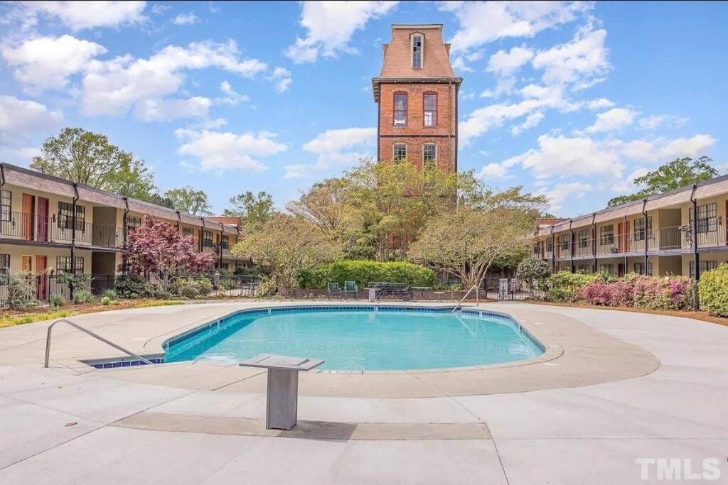 Luxury Warehouse District Condo ダーラム エクステリア 写真